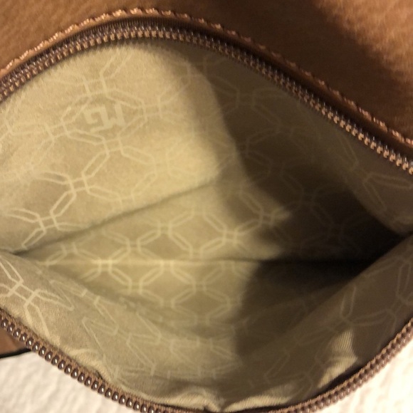 Marina Galanti large bag with removable strap.  Zipper close - Picture 5 of 10